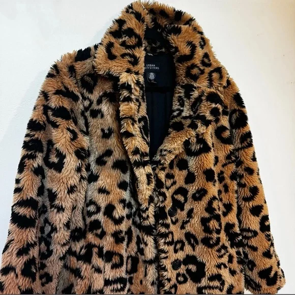 #63 URBAN OUTFITTERS animal print Faux Fur Coat |oversized SZ. Small | 22.5" PTP - Picture 2 of 7